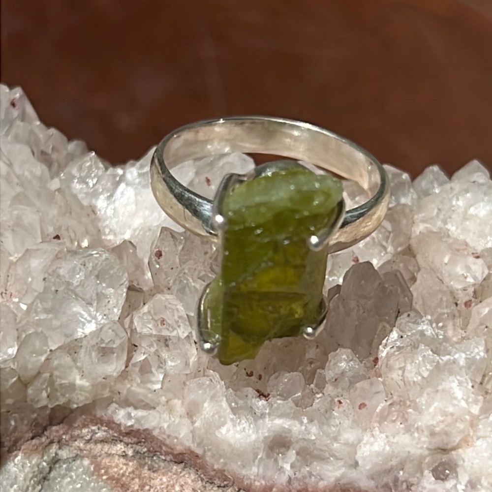 NATURAL PERIDOT 925 STERLING SILVER RING, SIZE 6 - Picture 1 of 7